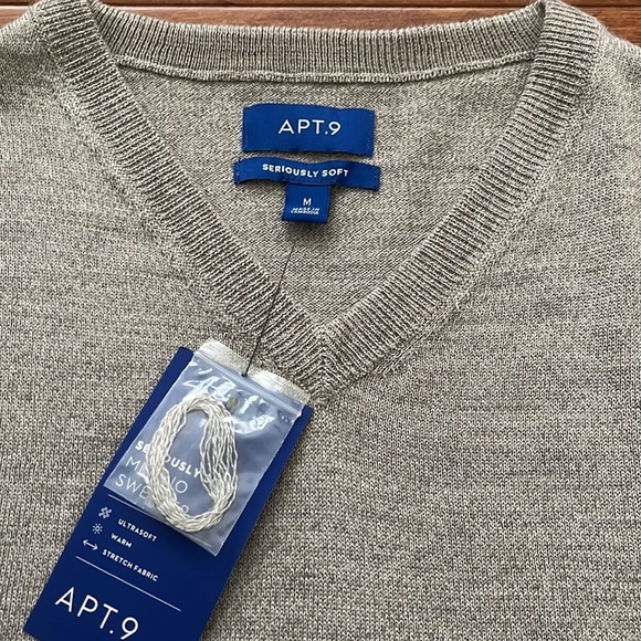 NWT Men's Apt. 9° Merino Blend V-Neck Sweater Size M wool bland - Picture 6 of 7